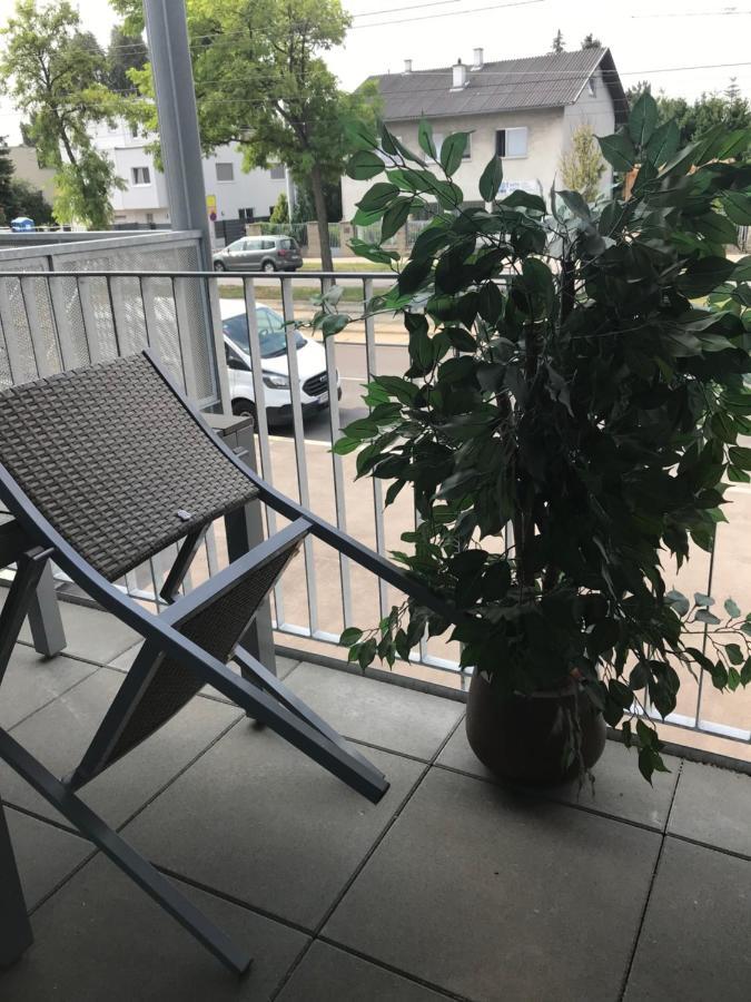 Red Flower Apartment With Pool - 5 Min To Lake Wien Exterior foto