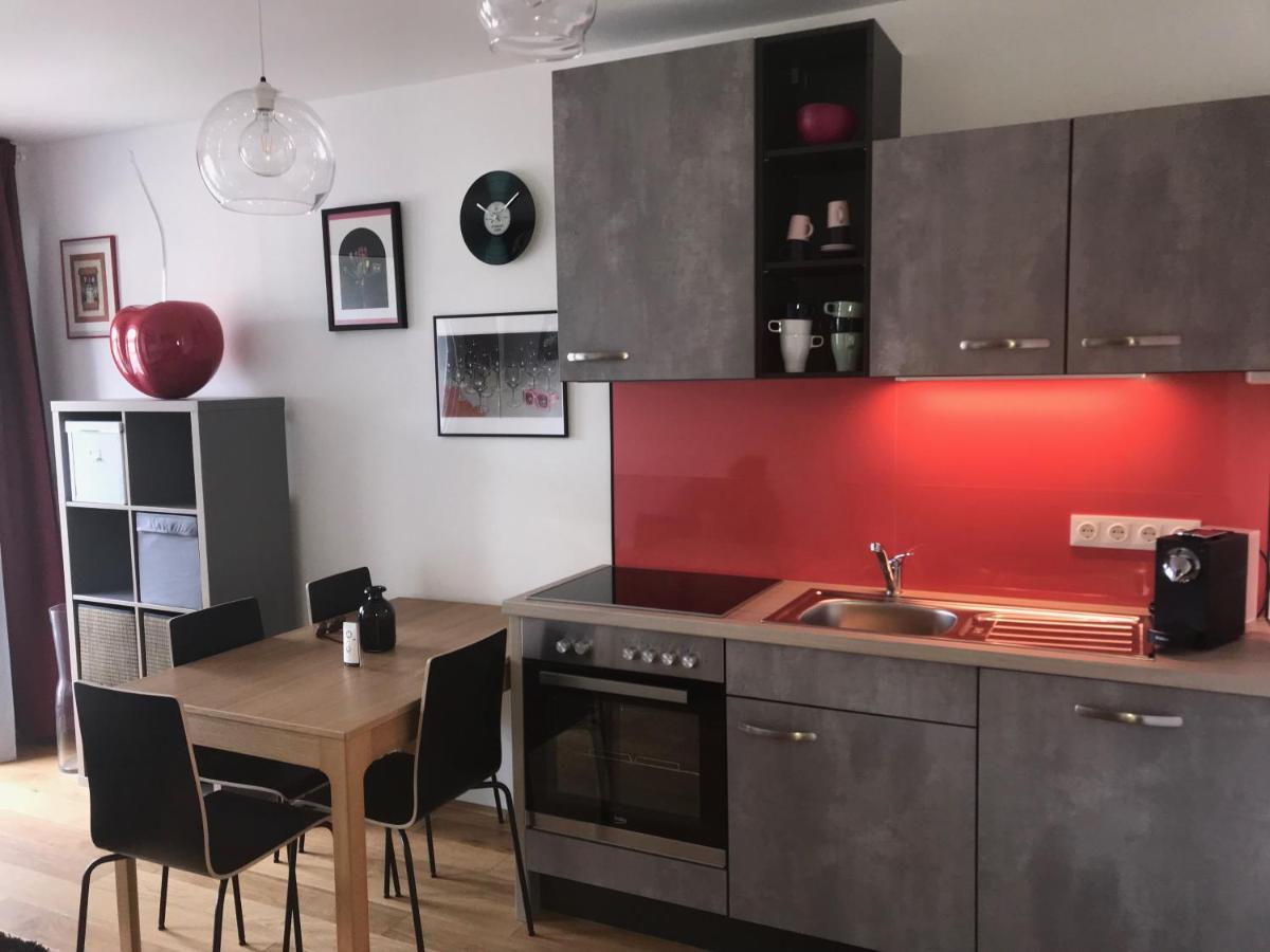 Red Flower Apartment With Pool - 5 Min To Lake Wien Exterior foto