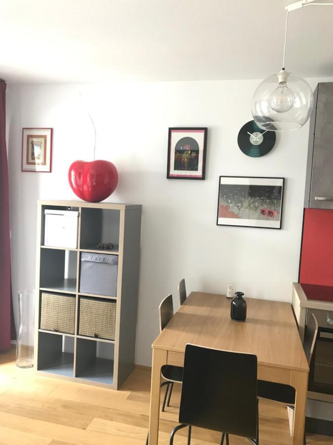 Red Flower Apartment With Pool - 5 Min To Lake Wien Exterior foto
