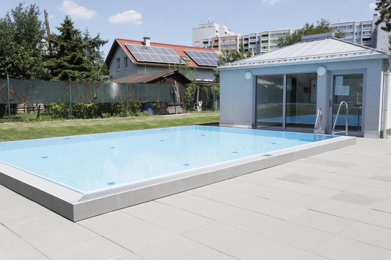 Red Flower Apartment With Pool - 5 Min To Lake Wien Exterior foto